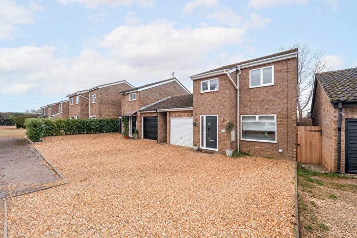 3 Bedroom Link Detached House For Sale In St. Marys, Earith, Huntingdon, Cambridgeshire, PE28