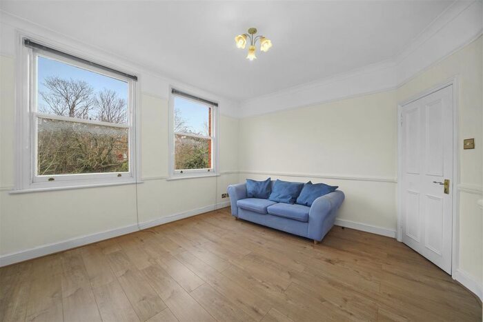 2 Bedroom Flat For Sale In Finchley Road, London, NW3