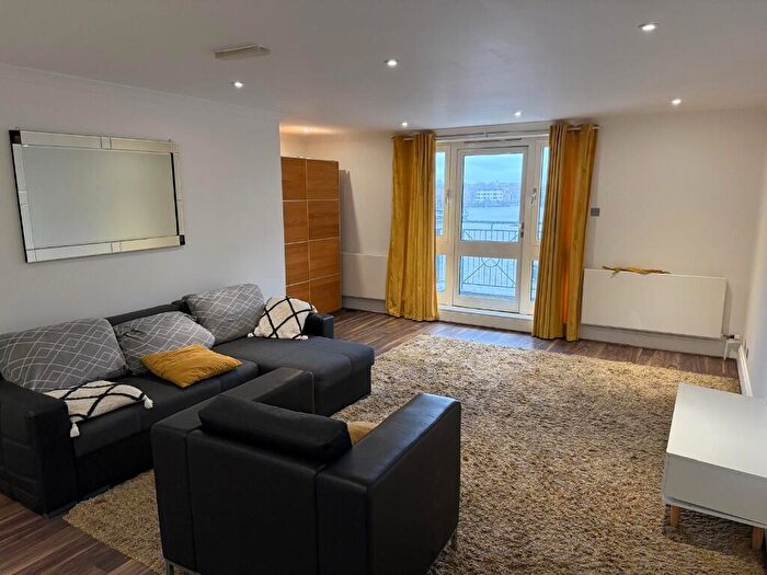 2 Bedroom Apartment To Rent In Pepper Street, London, E14