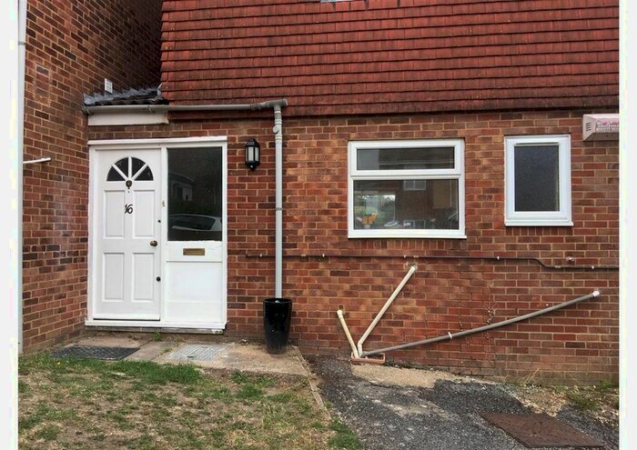 5 Bedroom Semi-Detached House To Rent In Brabourne Close, Canterbury, CT2