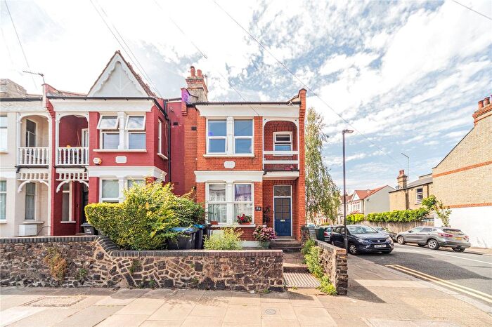 2 Bedroom Flat For Sale In Natal Road, London, N11