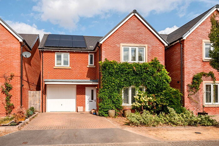4 Bedroom Detached House For Sale In St Anthony Road, Basingstoke, RG24