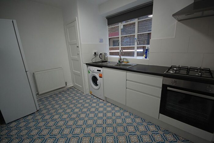 2 Bedroom Flat To Rent In Thornton Avenue, London, W4