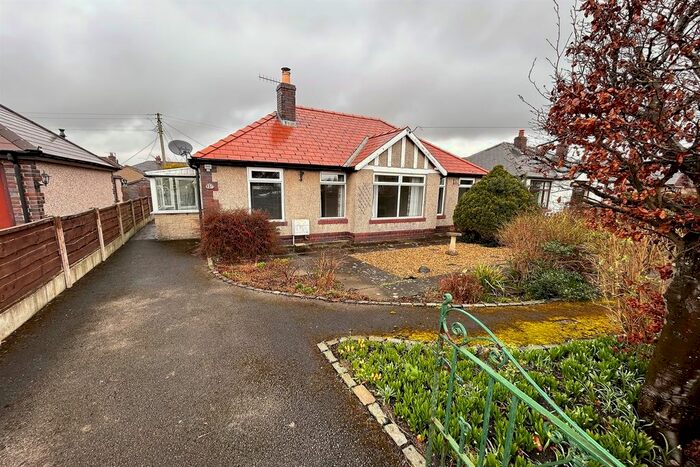 2 Bedroom Detached Bungalow To Rent In Heyworth Road, Chapel-En-Le-Frith, High Peak, SK23