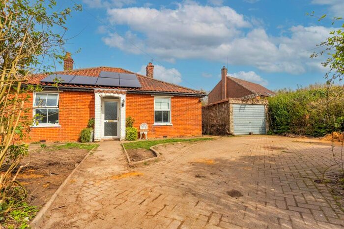 3 Bedroom Detached Bungalow For Sale In Barrows Hole Lane, Little Dunham, PE32