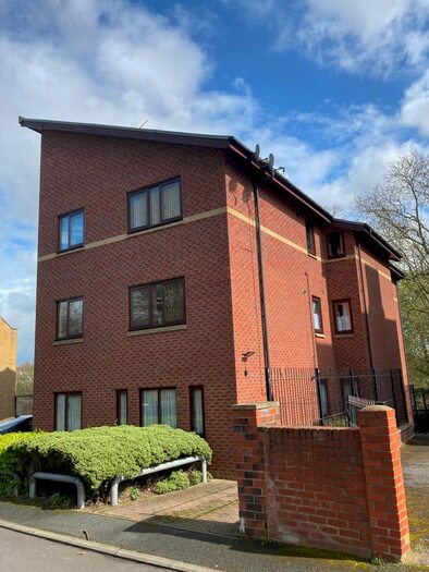 2 Bedroom Flat To Rent In Back Sholebroke Avenue, Leeds, LS7