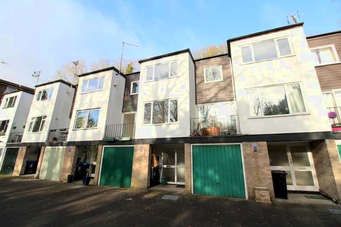 3 Bedroom Terraced House To Rent In Caterham, Surrey, CR3