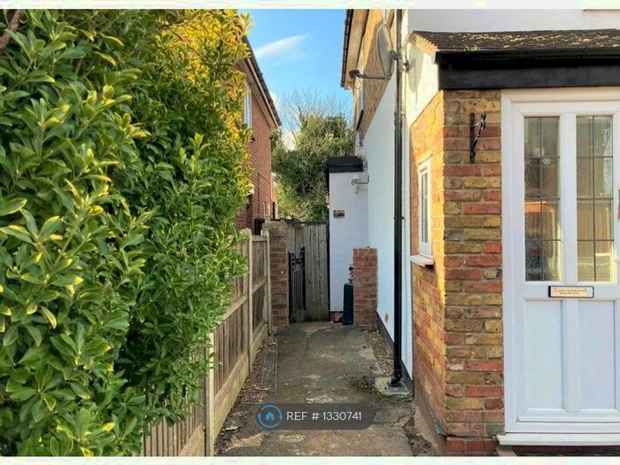 1 Bedroom Flat To Rent In Hainault Road, Romford, RM5