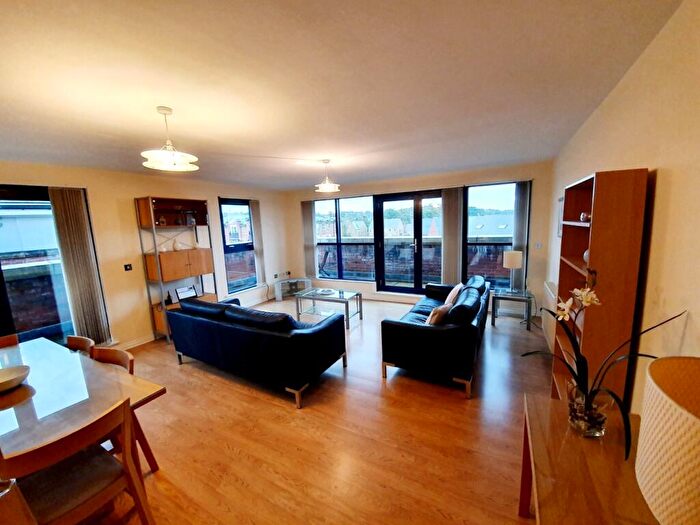 3 Bedroom Flat To Rent In Carisbrooke Road, Far Headingley, Leeds, LS16