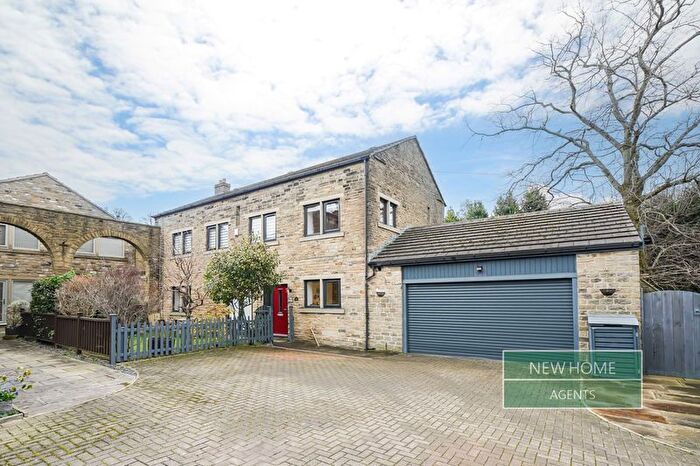 4 Bedroom Detached House For Sale In Grimescar Road, Ainley Top, Huddersfield, HD2