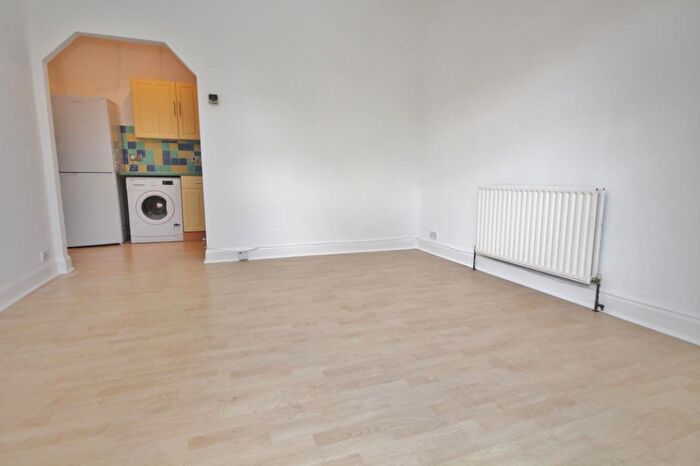 1 Bedroom Apartment To Rent In Chatsworth Road, Croydon, CR0