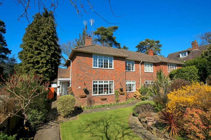 2 Bedroom Maisonette To Rent In Woodstock, East Grinstead, RH19