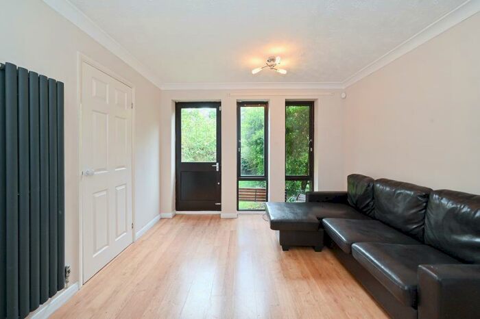 2 Bedroom Terraced House To Rent In Spirit Quay Wapping, E1W