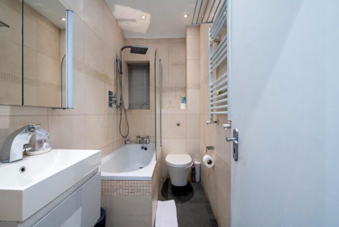 1 Bedroom Apartment To Rent In Stevenson House, Latchmere Road, Battersea, SW11