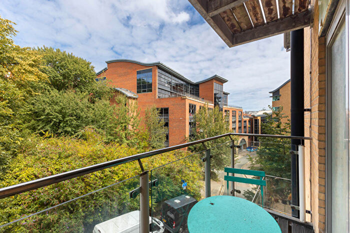 2 Bedroom Flat For Sale In Manor Chare, Quayside, Newcastle Upon Tyne, NE1