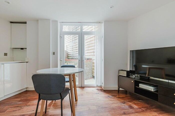 2 Bedroom Apartment To Rent In Malvern Road, London, NW6