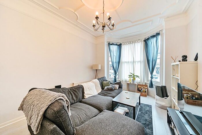 1 Bedroom Flat To Rent In Dyne Road London, NW6