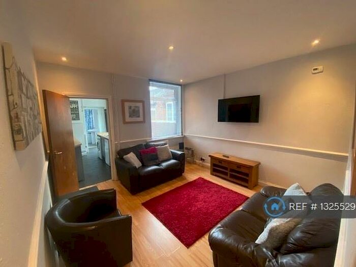 4 Bedroom Terraced House To Rent In Guildford Street, Stoke-On-Trent, ST4