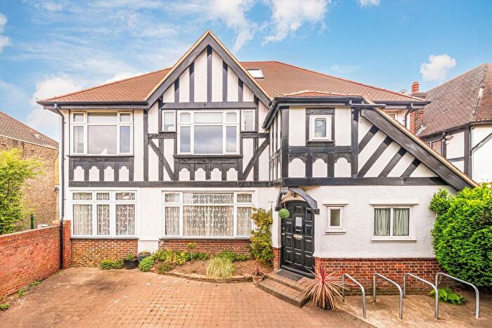 3 Bedroom Flat To Rent In Gunnersbury Avenue, Ealing, W5
