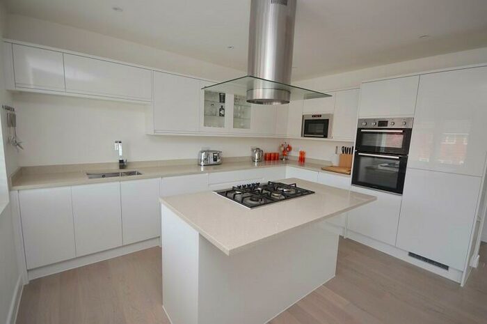 2 Bedroom Maisonette To Rent In Bransby Road, Chessington, Surrey., KT9