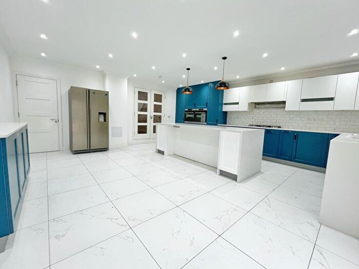 3 Bedroom Property To Rent In Selsdon Road, Upton Park, E13