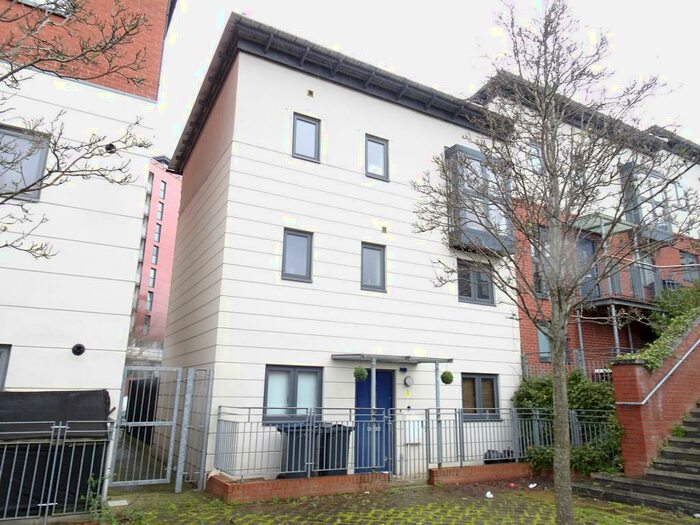 4 Bedroom Town House To Rent In Mosedale Way, Birmingham, B15
