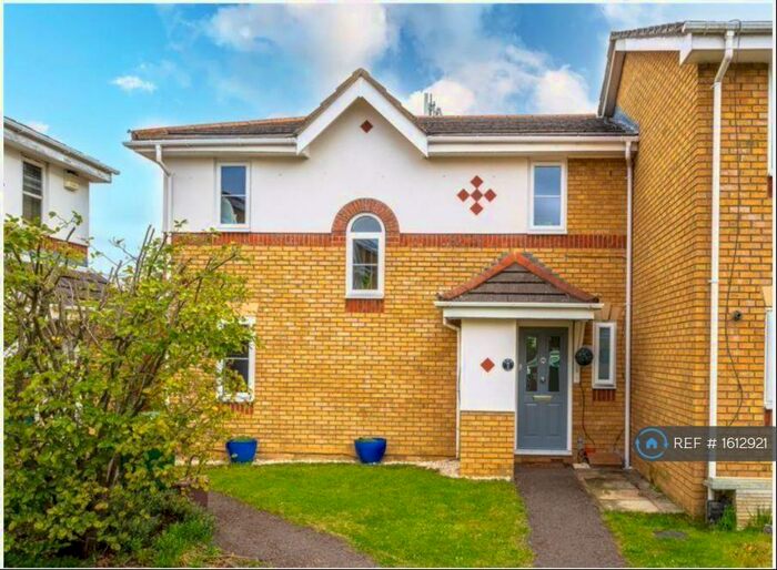 2 Bedroom End Of Terrace House To Rent In Aldrich Gardens, Cheam, Sutton, SM3