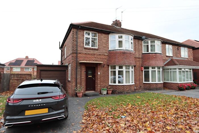 3 Bedroom Semi Detached House For Sale In Pinetree Gardens, Whitley Bay, Tyne & Wear, NE25