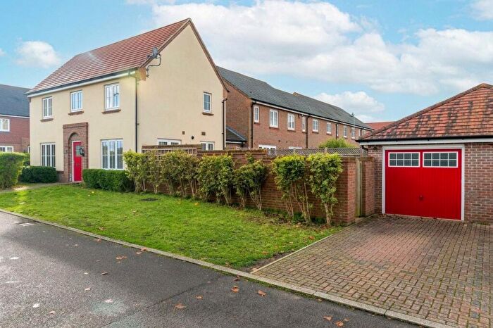 3 Bedroom Link Detached House To Rent In Addington Gardens, Woodley, Reading, Berkshire, RG5