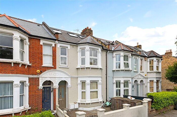 3 Bedroom Flat To Rent In Wolseley Gardens, Chiswick, London, W4