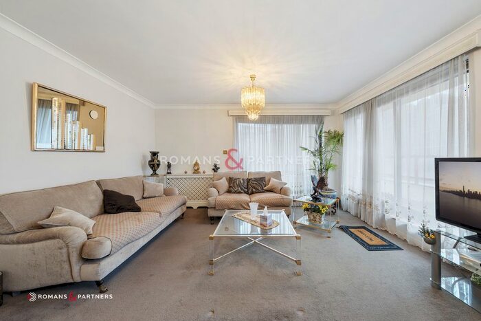 3 Bedroom Flat For Sale In Sandringham House, Brook Green, W14