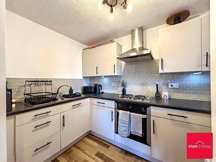 2 Bedroom Flat For Sale In Rixtonleys Drive, Irlam, M44