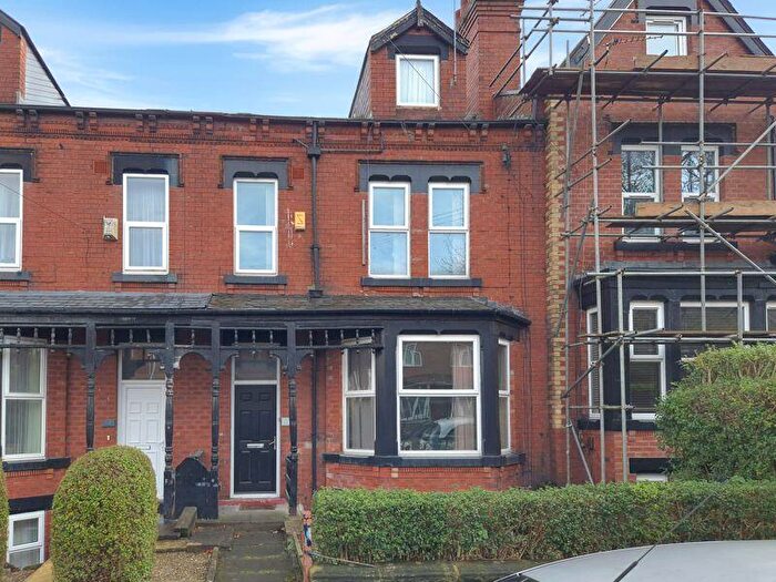 7 Bedroom Terraced House For Sale In Delph Lane, Leeds, LS6
