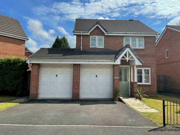 3 Bedroom Detached House To Rent In Dearnalay Way, Chadderton, OL9