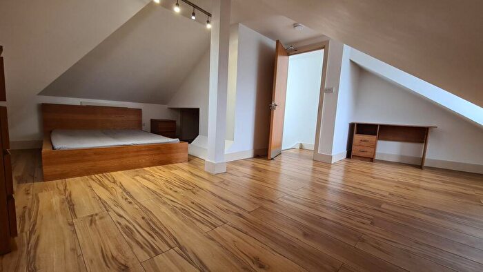 3 Bedroom Apartment To Rent In High Road, Willesden, NW10