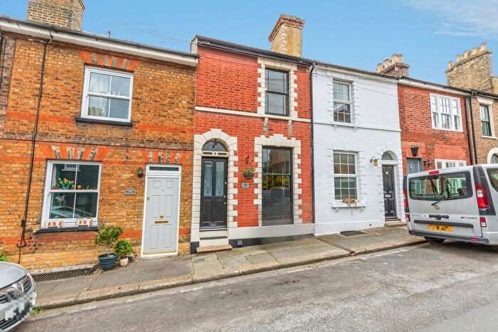 2 Bedroom Detached House For Sale In Horsley Road, Rochester, Kent, ME1