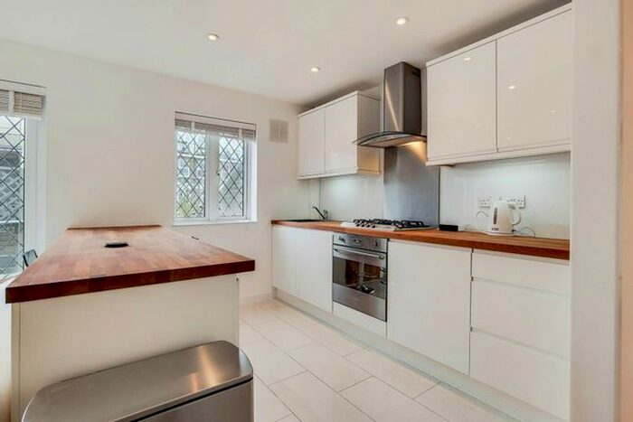 1 Bedroom Flat To Rent In Wine Close, Wapping, London, E1W