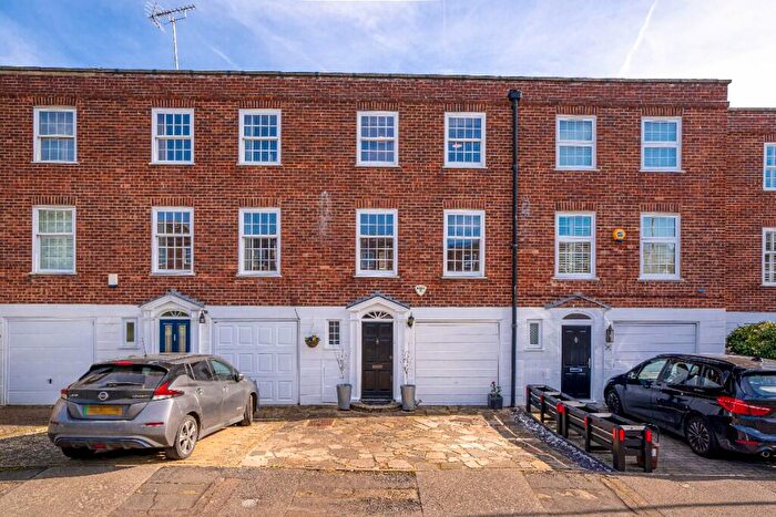 4 Bedroom Terraced House For Sale In Illingworth Way, London, EN1