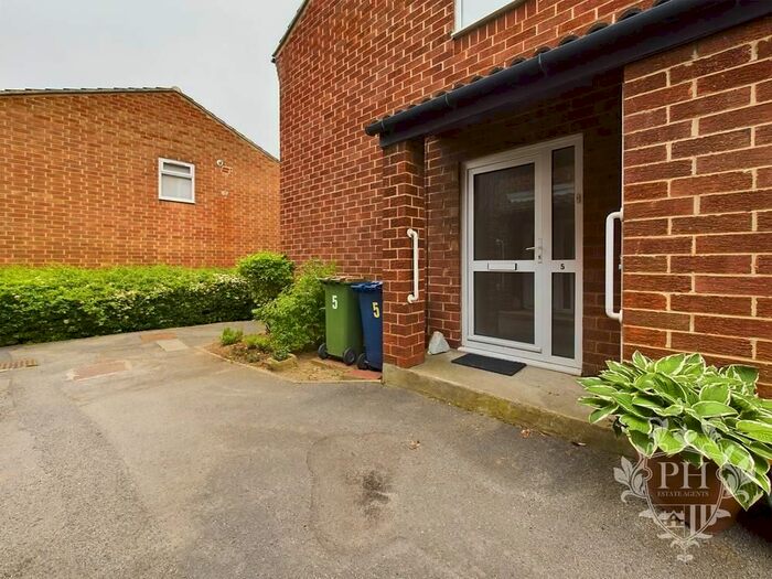 2 Bedroom Flat To Rent In Guildford Court, Middlesbrough, TS6