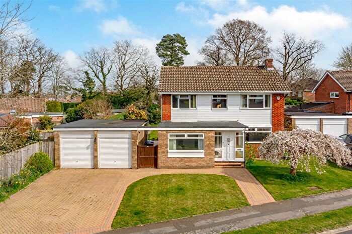 4 Bedroom Detached House For Sale In Shepherds Way, Horsham, RH12