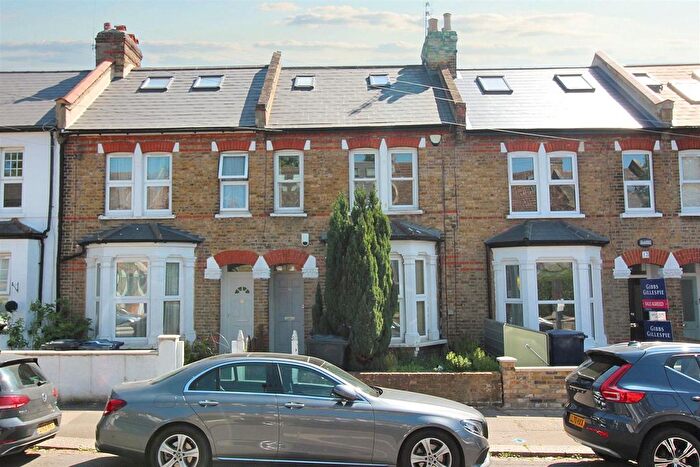 2 Bedroom Flat To Rent In Connaught Road, West Ealing, W13