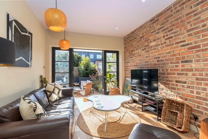 2 Bedroom Flat To Rent In Dagmar Gardens, Kensal Rise, London, NW10