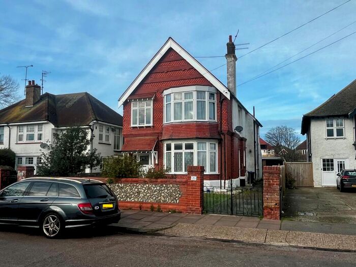 2 Bedroom Flat To Rent In Bulkington Avenue, Worthing, BN14