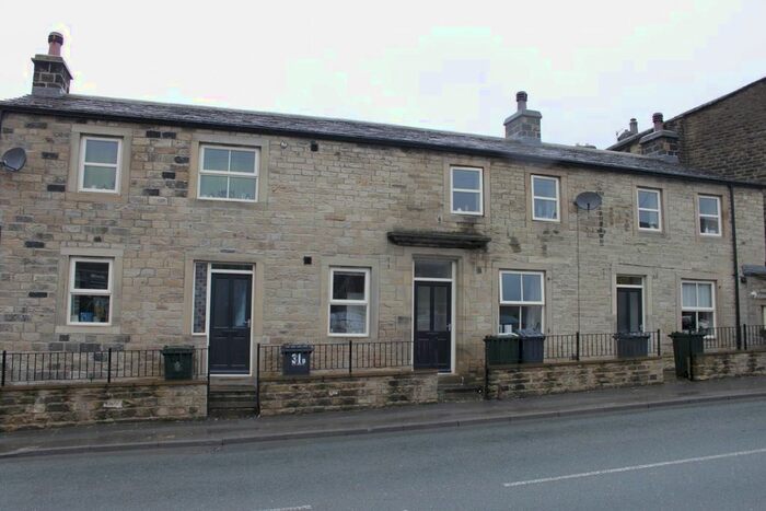 2 Bedroom Town House To Rent In Keighley Road, Silsden, Keighley, BD20