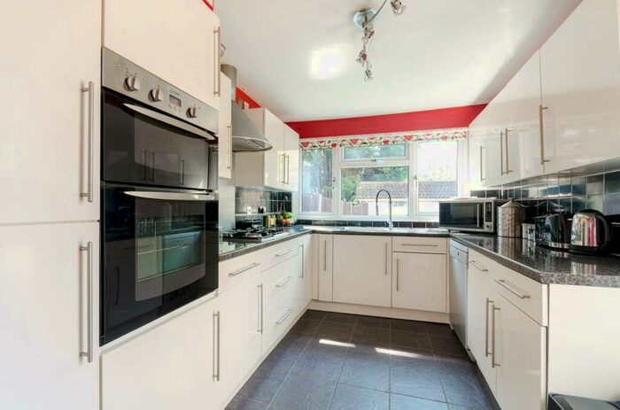 4 Bedroom House To Rent In Spa Close, Upper Norwood, London, SE25