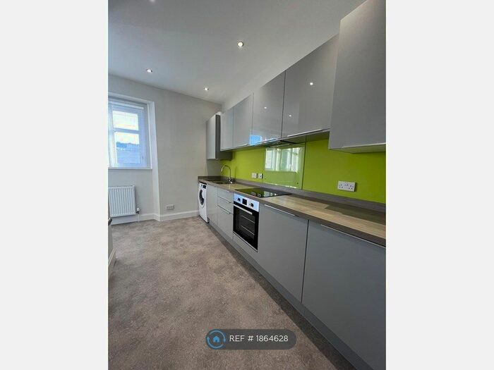 2 Bedroom Flat To Rent In Scott Street, Perth, PH1