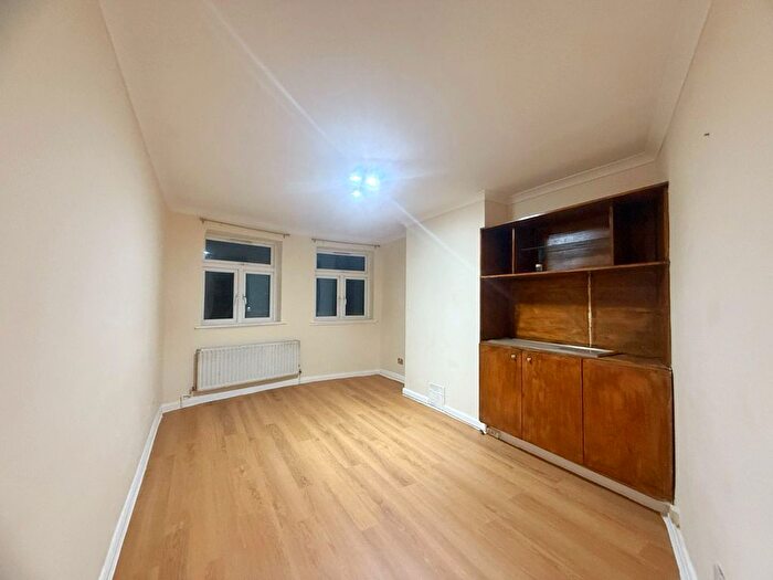 2 Bedroom Flat To Rent In Oldfields Circus, Northolt, UB5