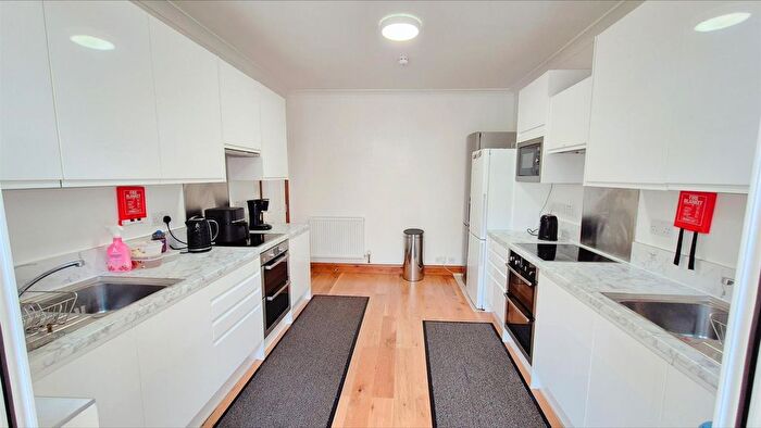Studio To Rent In Room Taunton Avenue, Hounslow, TW3