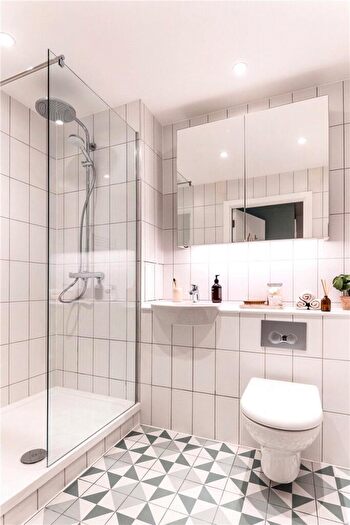 2 Bedroom Apartment To Rent In Uncle Leeds, Whitehall, LS12