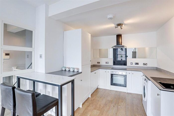 2 Bedroom Apartment To Rent In The Mews, Cliff Road, Nottingham, NG1